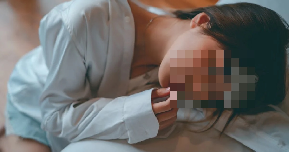COUPLE PIAK PIAK TOO HARD UNTIL GIRL PASS OUT ON THE BED, GUY PANICS & PULL OUT KKJ