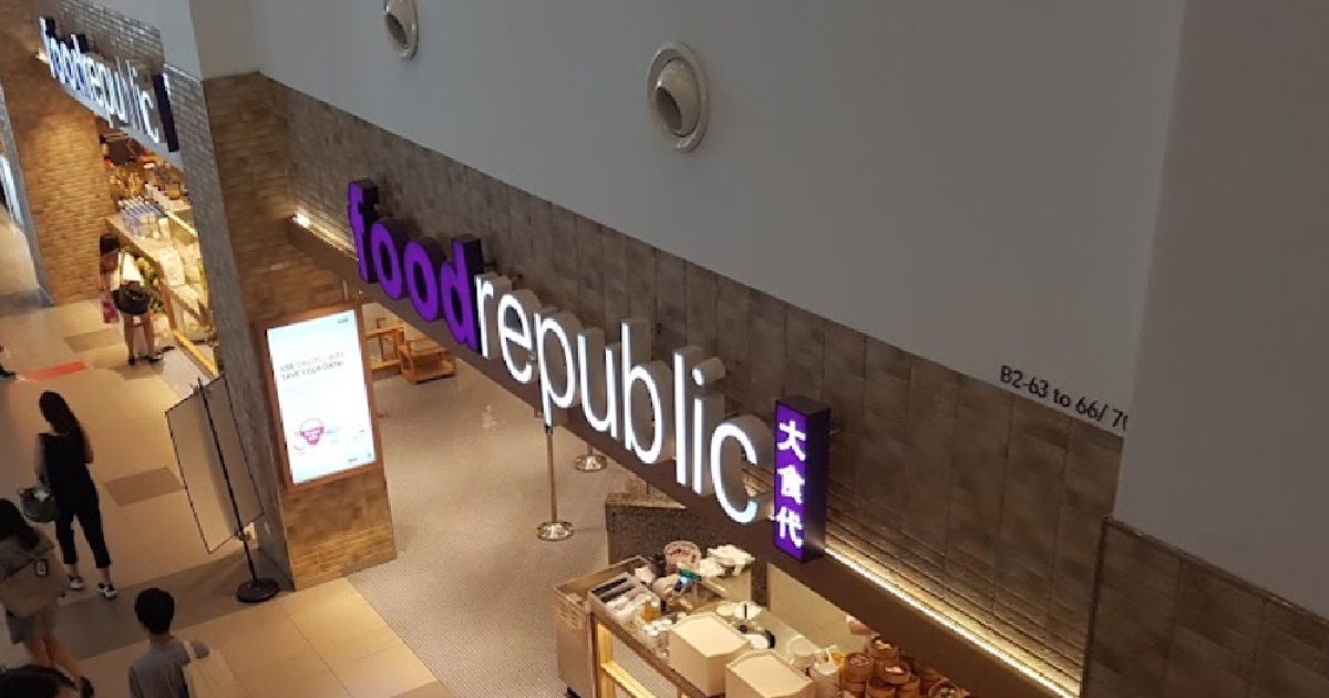 GLASS PANEL SUDDENLY SHATTERED FOR NO REASON @ NEX FOOD REPUBLIC