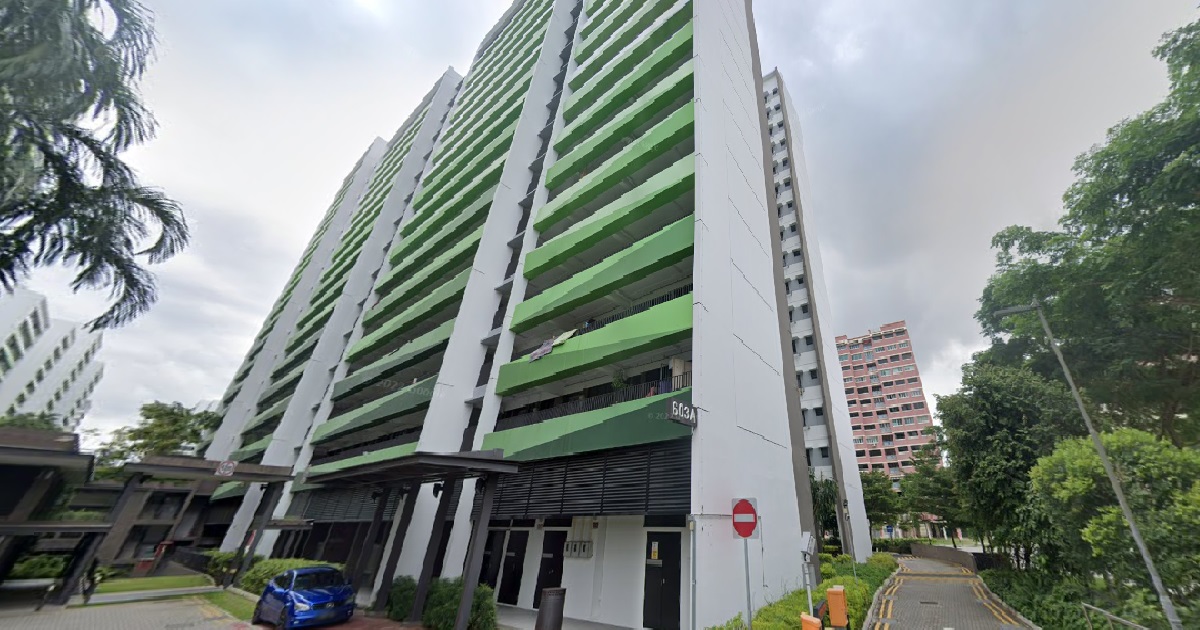KARAMBIT KNIFE & HANDCUFFS SEIZED IN RAID @ TAMPINES, 2 MEN & 1 WOMAN ARRESTED