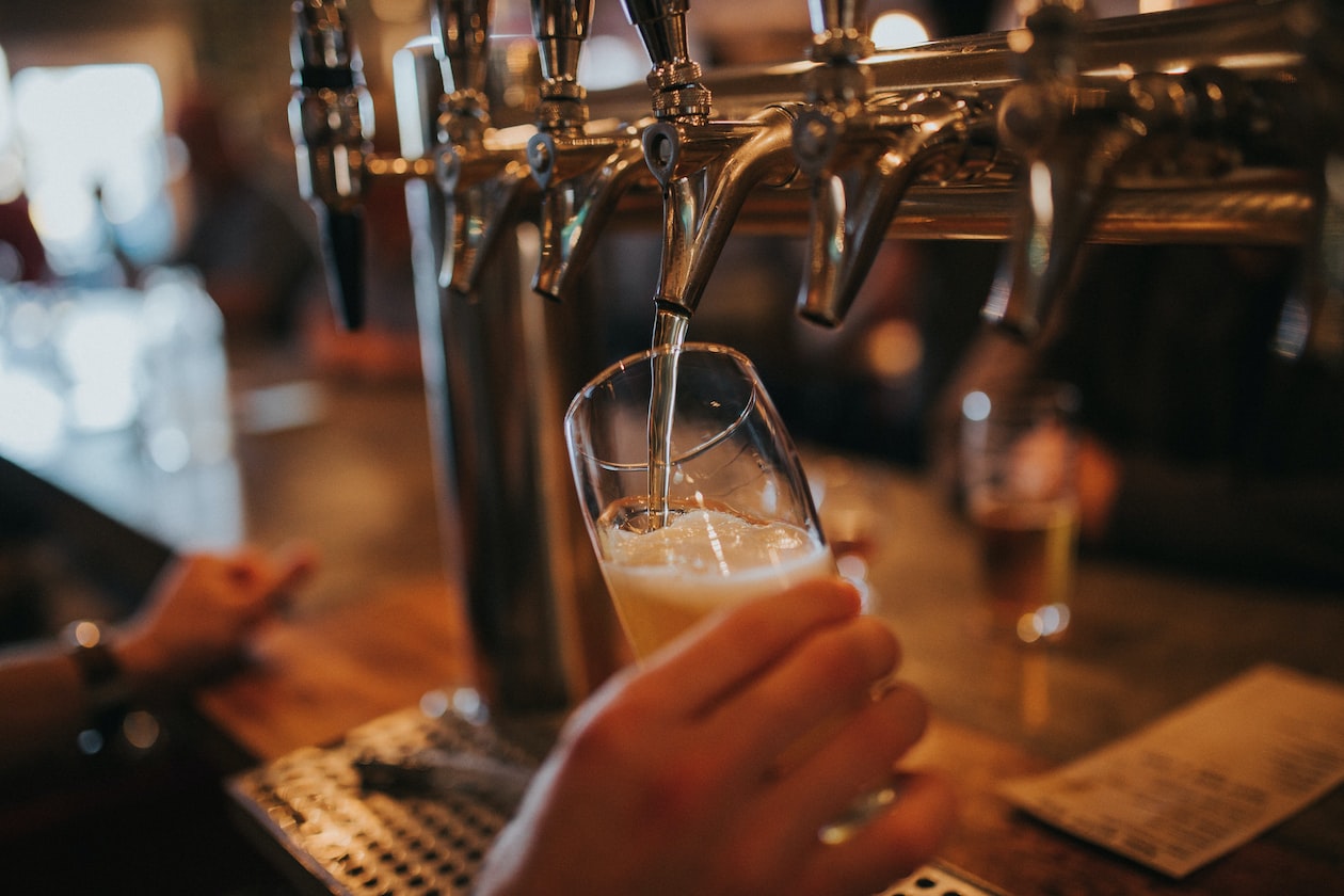 MAN QUITS HIS JOB AFTER BOSS FORCE HIM TO WORK TILL 3AM WHEN HIS PAID TILL 11PM
