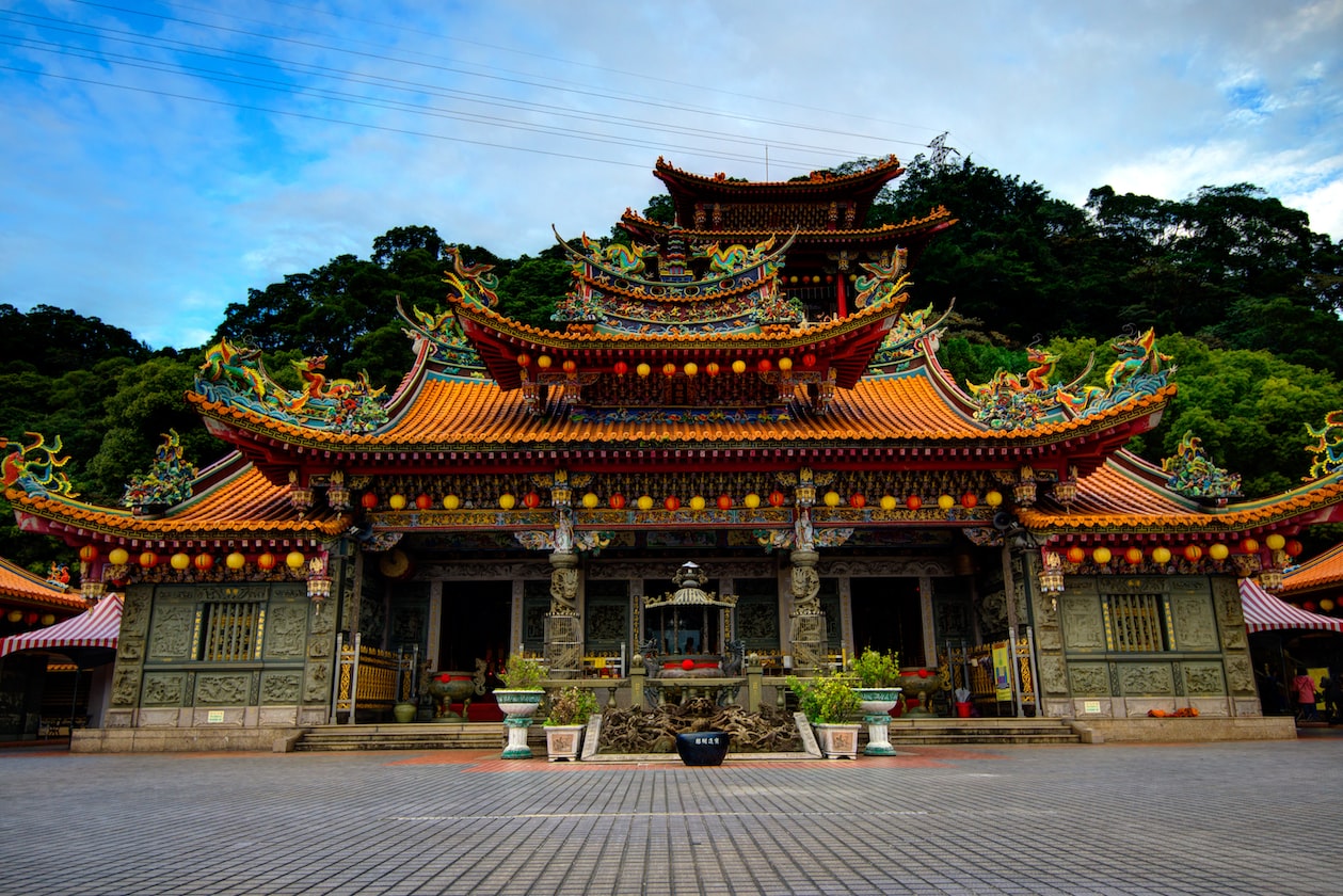 MAN SAYS TEMPLE GIVE HIM A GOOD DIVINATION LOT FOR LOVE, UNTIL NOW STILL SINGLE