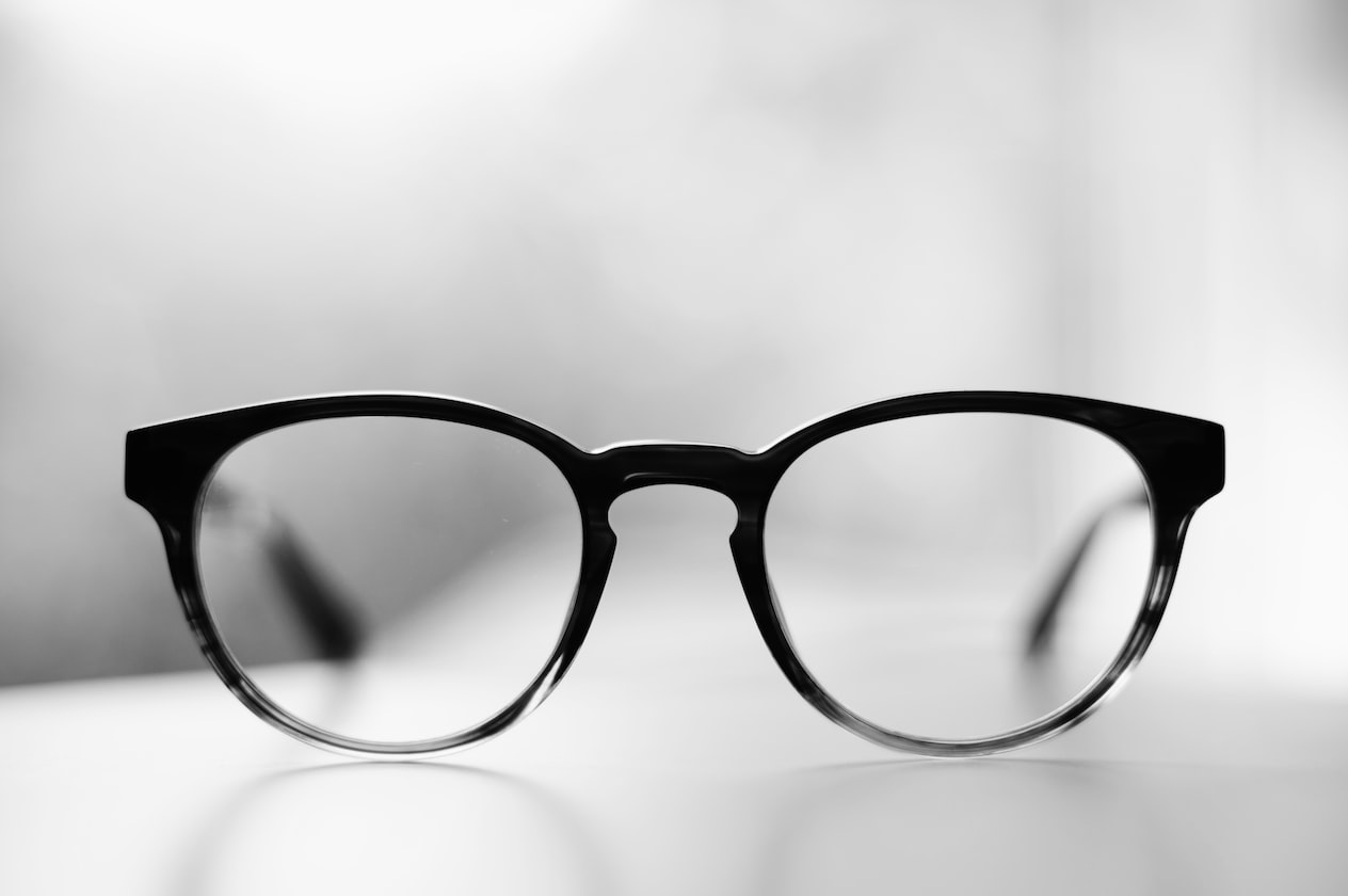 MAN FORCE HIS GF TO WEAR GLASSES FOR ‘PIAK’ BECAUSE HE LIKES BESPECTACLED WOMEN