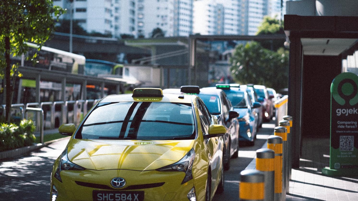MAN LAUGHED AT CLASSMATE FOR DRIVING TAXI, GOT RETRENCHED & NOW ALSO DRIVE TAXI