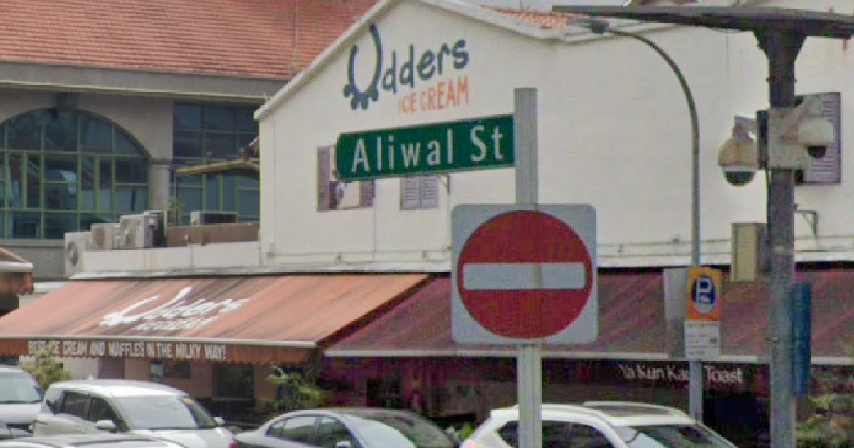 22 Y.O MAN STABBED ON THE CHEST AT ALIWAL STREET, 2 MEN ARRESTED