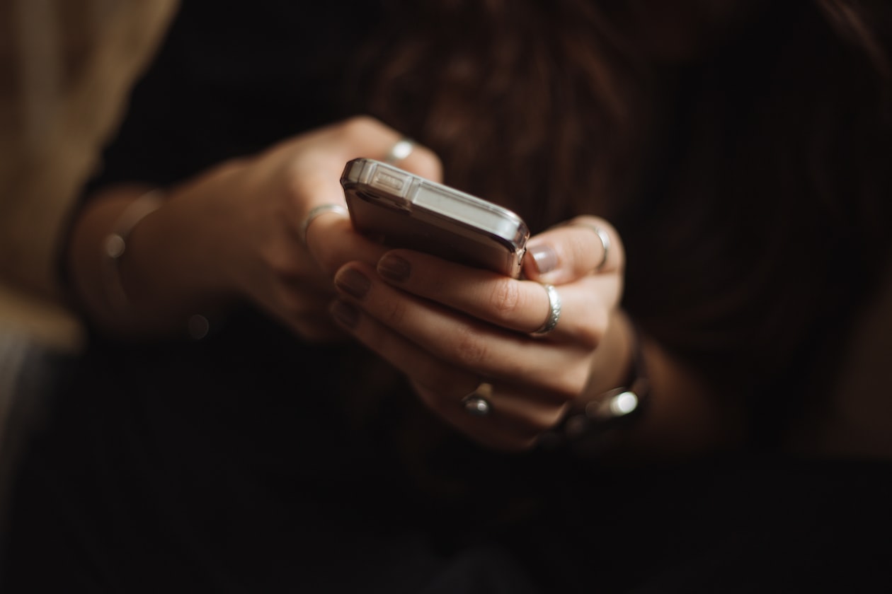GF SECRETLY UNLOCKS BF PHONE WHEN HE IS ASLEEP TO DELETE ALL HIS FEMALE CONTACTS