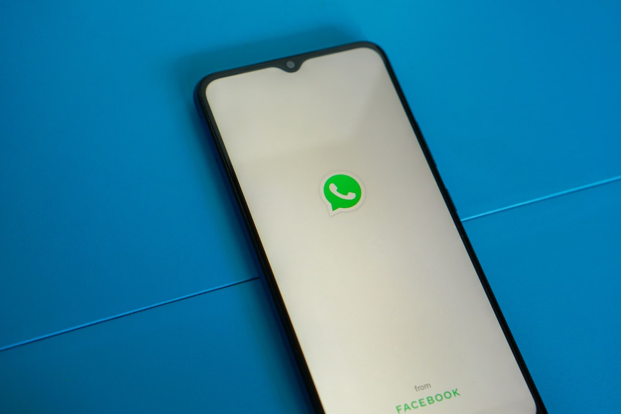 ANNOYING MANAGER KEEP STARTS NEW WHATSAPP GROUP CHAT FOR EVERY TOPIC
