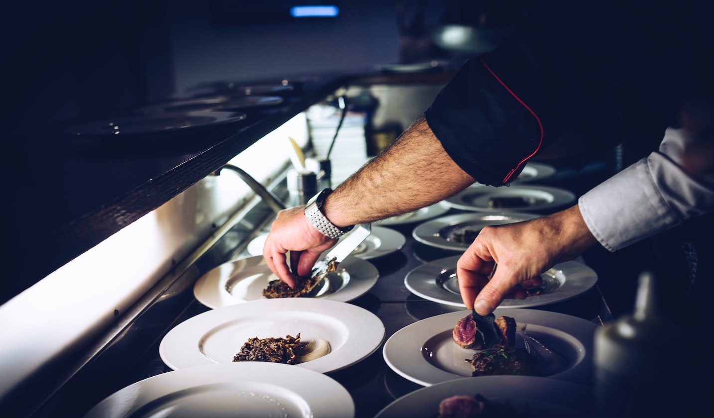 MAN STOPS DATING AFTER EVERY GIRL HE MEETS WANTS TO GO SOME FANCY RESTAURANT