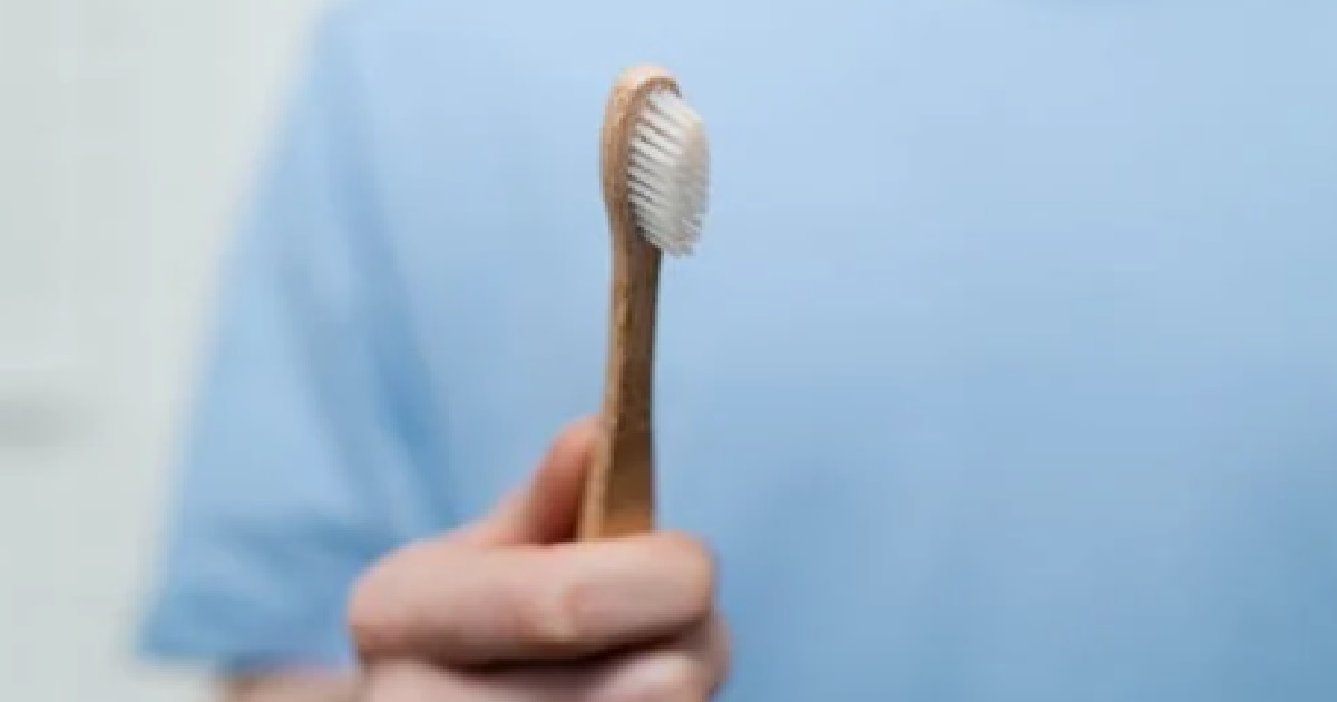 MAN DIE DIE DON’T WANT TO BRUSH TEETH, MOUTH SMELL LIKE POOP & WIFE LEAVING HIM