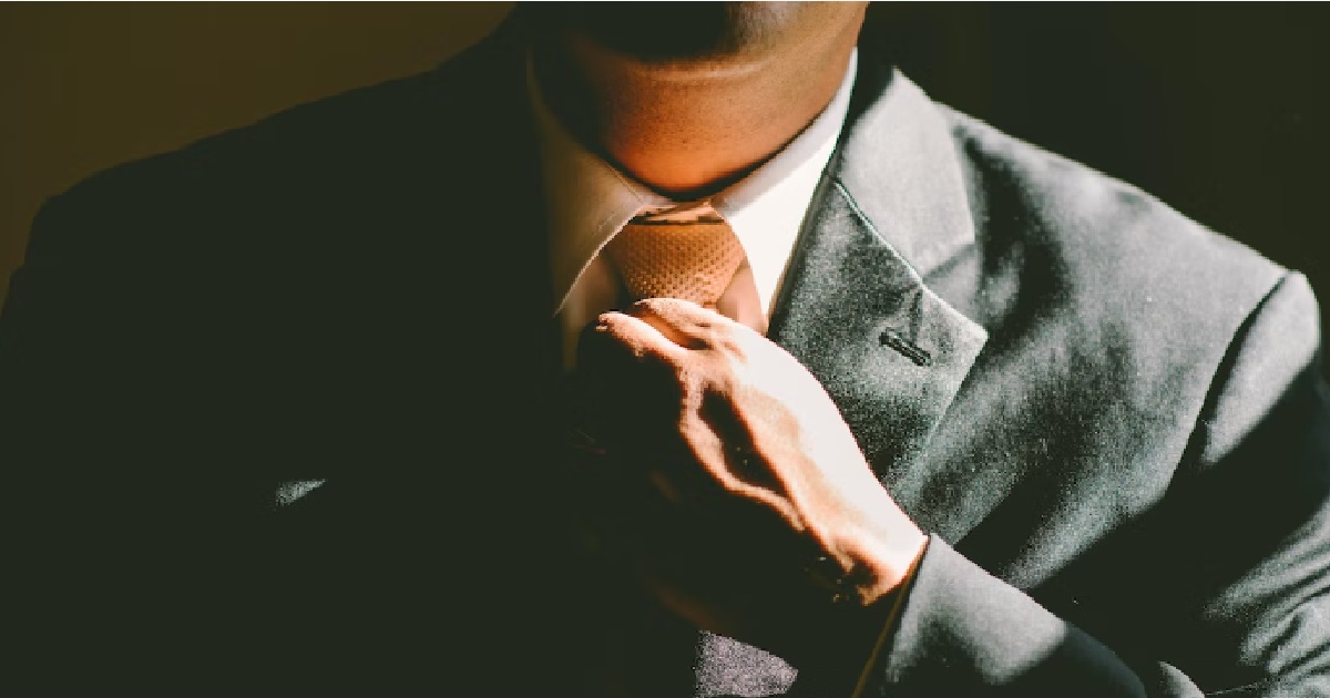 MAN WITH NO EXPERIENCE GOT HIGHER PAY THAN CO-WORKER JUST BECAUSE HE’S 10 YEARS OLDER