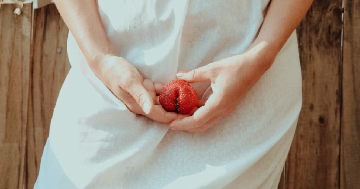 GUY CONSIDERING BREAKING UP WITH NEW GF BECAUSE OF HER SMELLY CB, LITERALLY A CCB