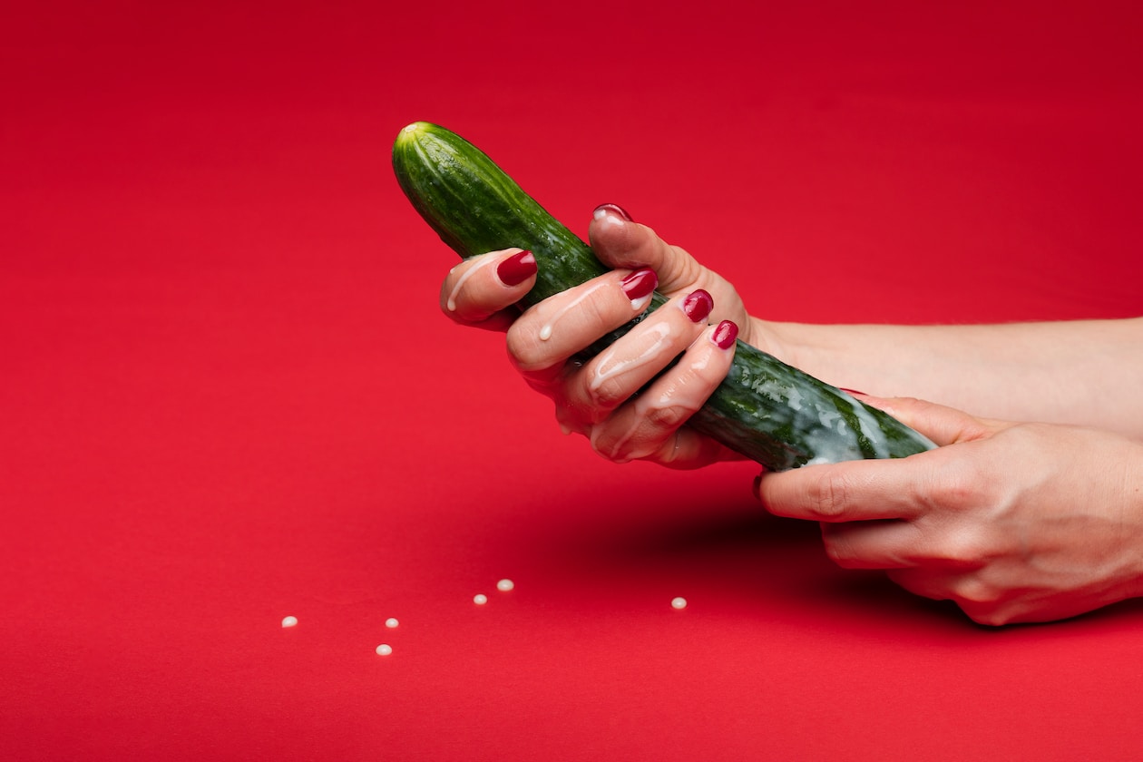 MAN TOLD WIFE TO USE ‘TOYS’ & THINK OF HER BEST FRIEND WHILE MAKING HERSELF ‘HAPPY’