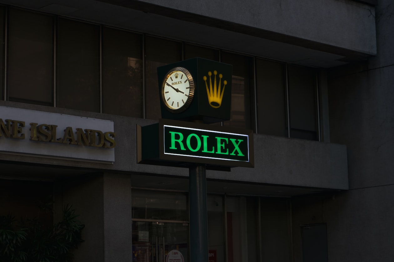 SON BEGS FATHER FOR A ROLEX TO LOOK MORE PROFESSIONAL, END UP BUSINESS FAIL