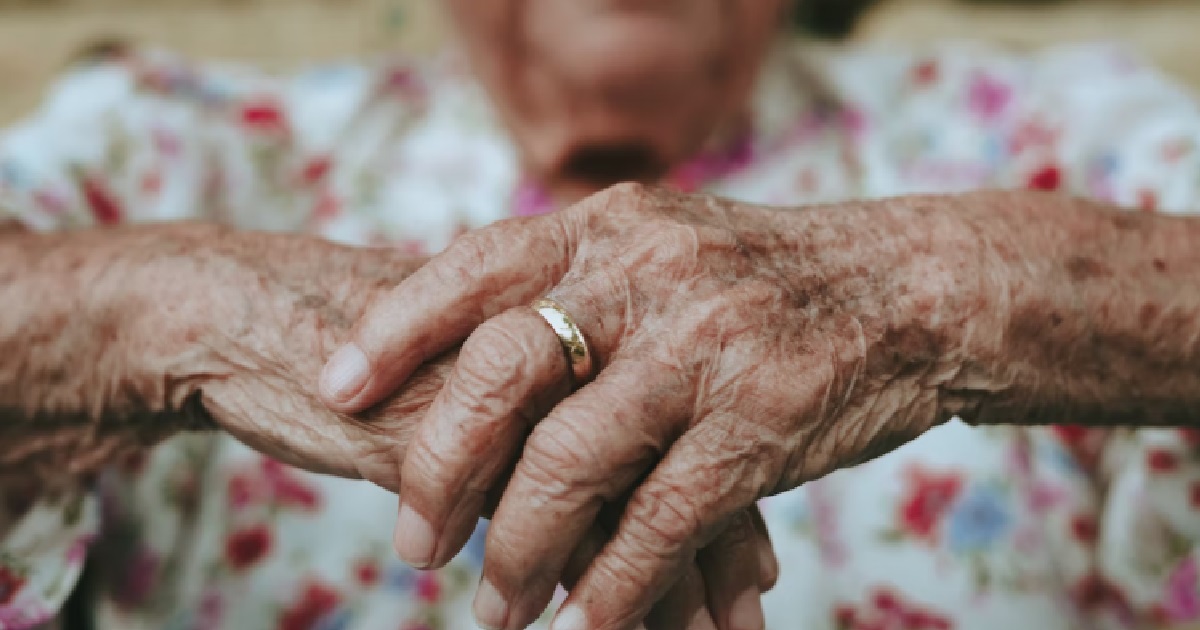 ELDERLY WOMAN NEEDS A CANE TO WALK, STILL WORKS EVERYDAY & ONLY GOES HOME AT 11.30PM