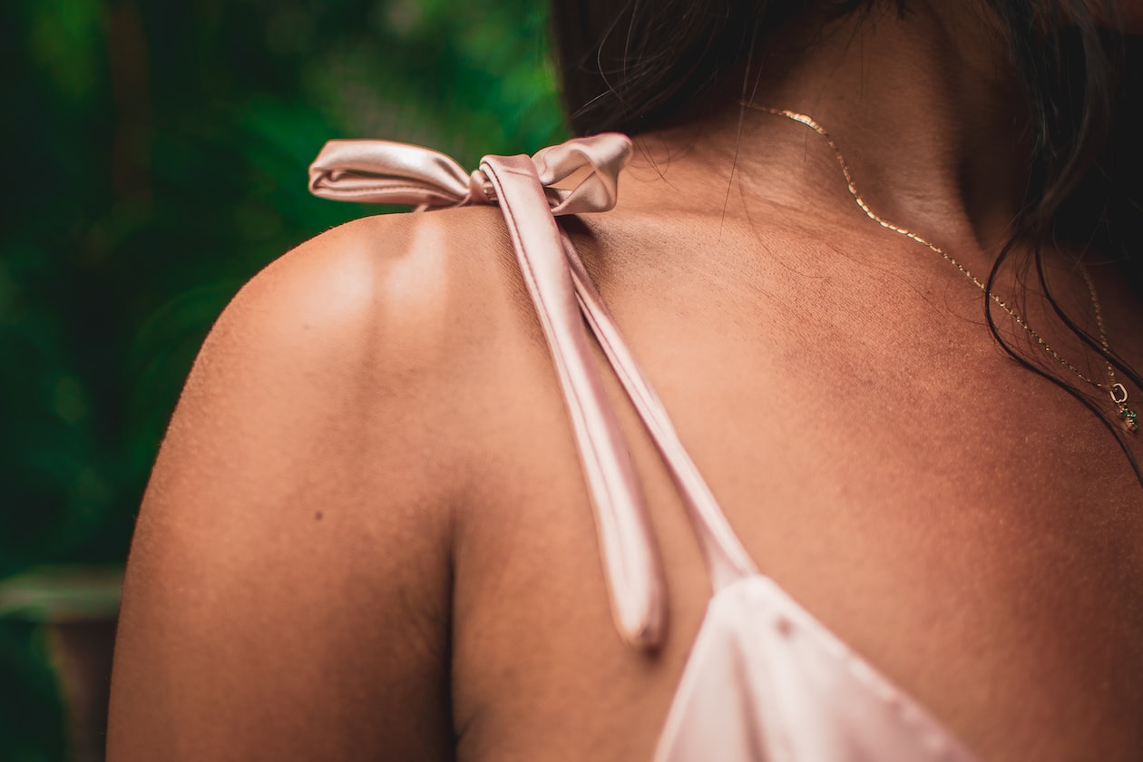 GIRL WEARS SCANTILY TO HER JOB INTERVIEW, MANAGES TO LAND THE JOB