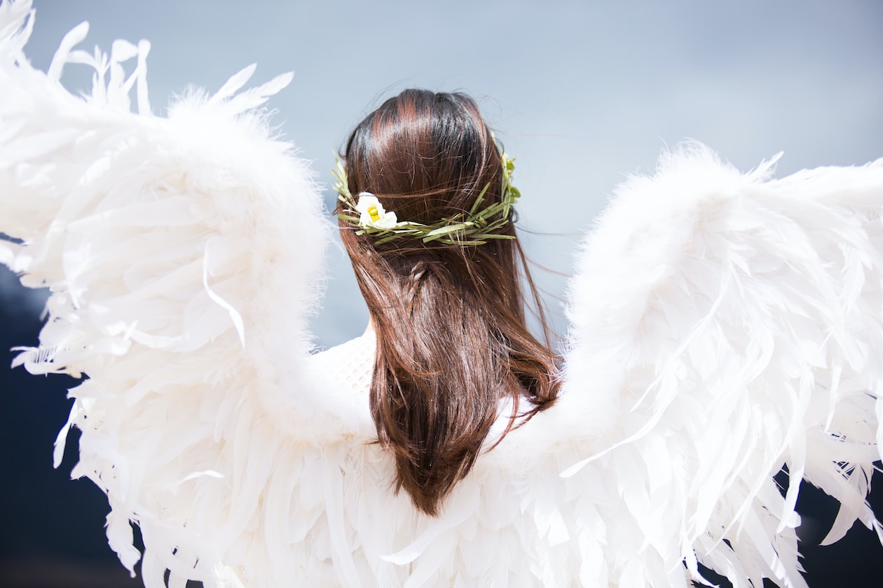 MAN HAVE CRUSH ON SCHOOL MATE’S MOTHER, SAYS SHE IS AN ANGEL FROM HEAVEN