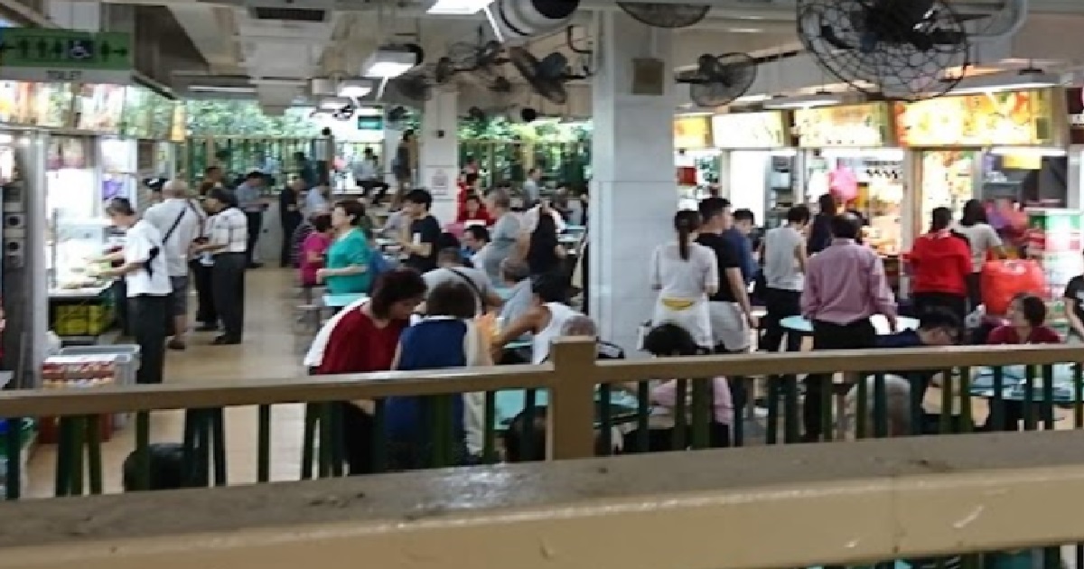MAN UPSET COLLEAGUES GO EAT WITHOUT HIM, FIGHT LIKE THEY ARE IN KINDERGARTEN