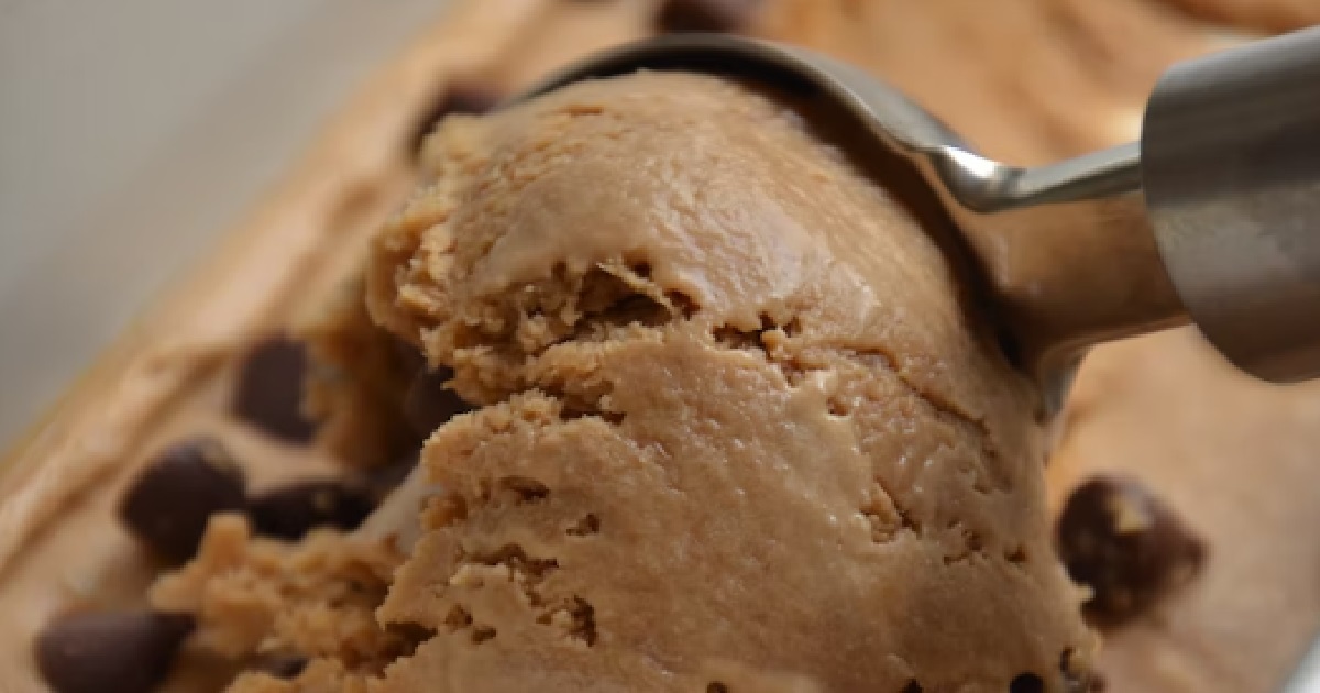 GIRL GOT FIRED FOR DROPPING ICE CREAM ON THE FLOOR – “OUR ICE CREAM IS TOO EXPENSIVE!”