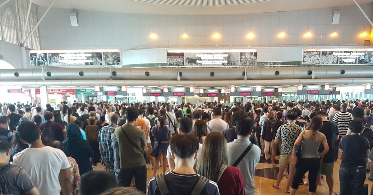 HOW TO USE THE AUTO GATE WHEN GOING TO JOHOR BAHRU (FOR SINGAPOREANS)