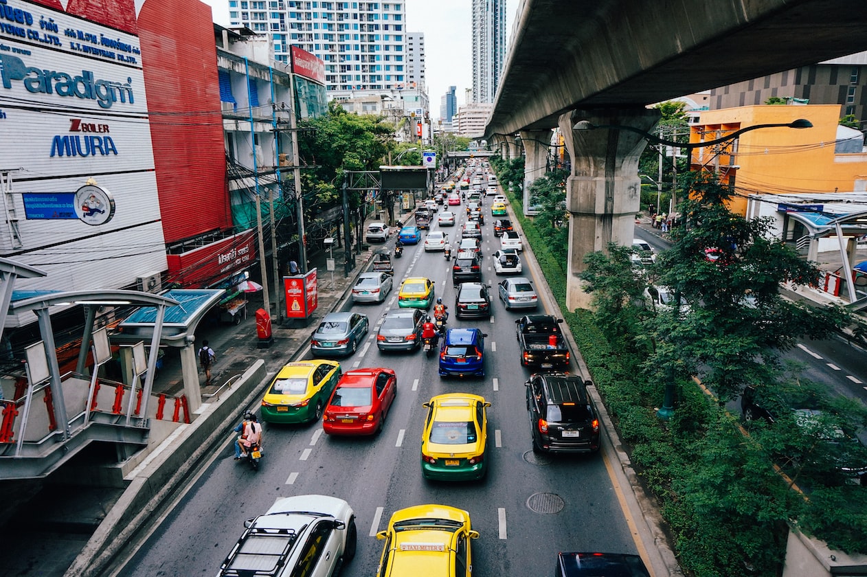 MAN GOES AROUND TELLING HE OWNS A MASSAGE SHOP IN BANGKOK, BUT HIS POOR AF
