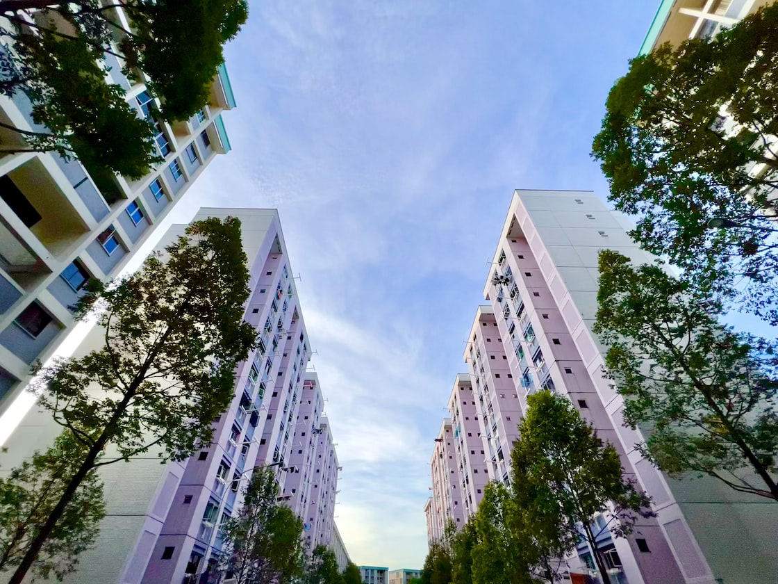 MAN SAY HE CAN’T BTO BECAUSE HIS DATING A NON-PR FOREIGNER, “HATES THE HDB SYSTEM”