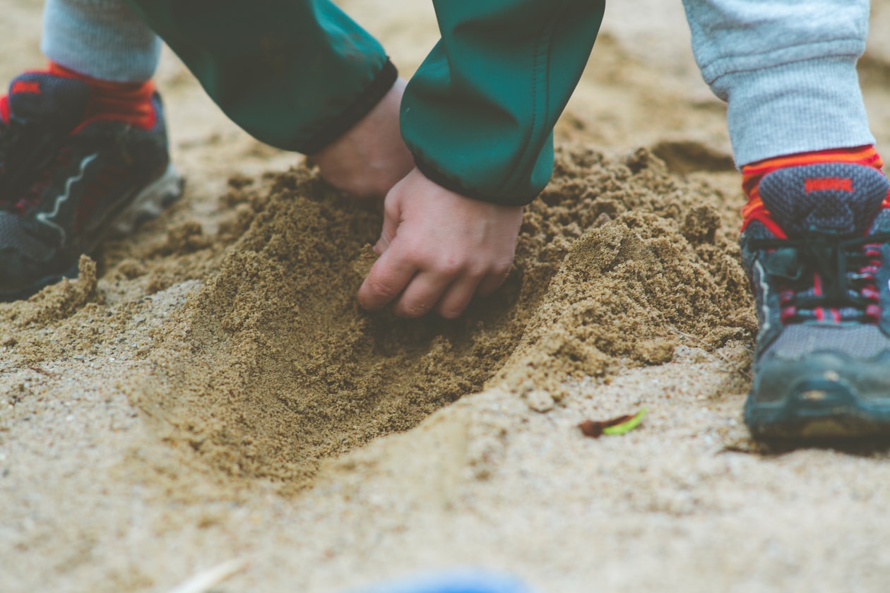 MANY PEOPLE HAVE FANCIFUL JOB TITLES, BUT END UP IS DO SAI KANG