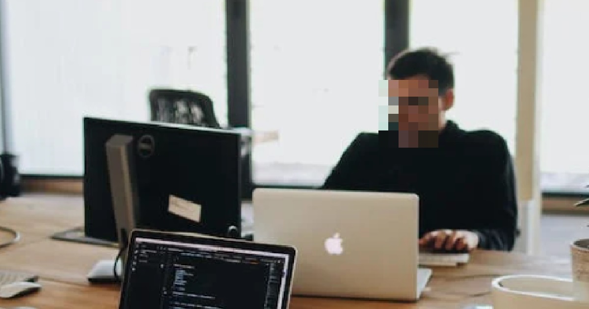 GUY ACTS DUMB AT WORK TO SIAM EXTRA DUTIES, NOW EARNING MORE & DOING LESS