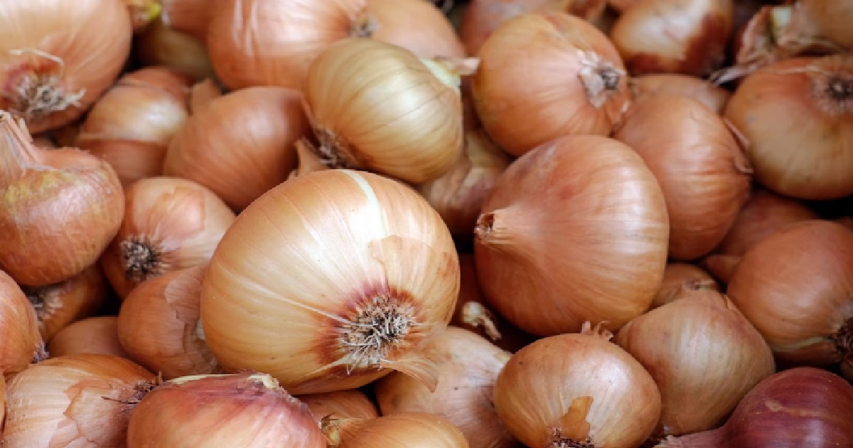 WOMAN SAYS HER CB SMELL LIKE ONIONS, WASH HOW MANY TIMES STILL THE SAME