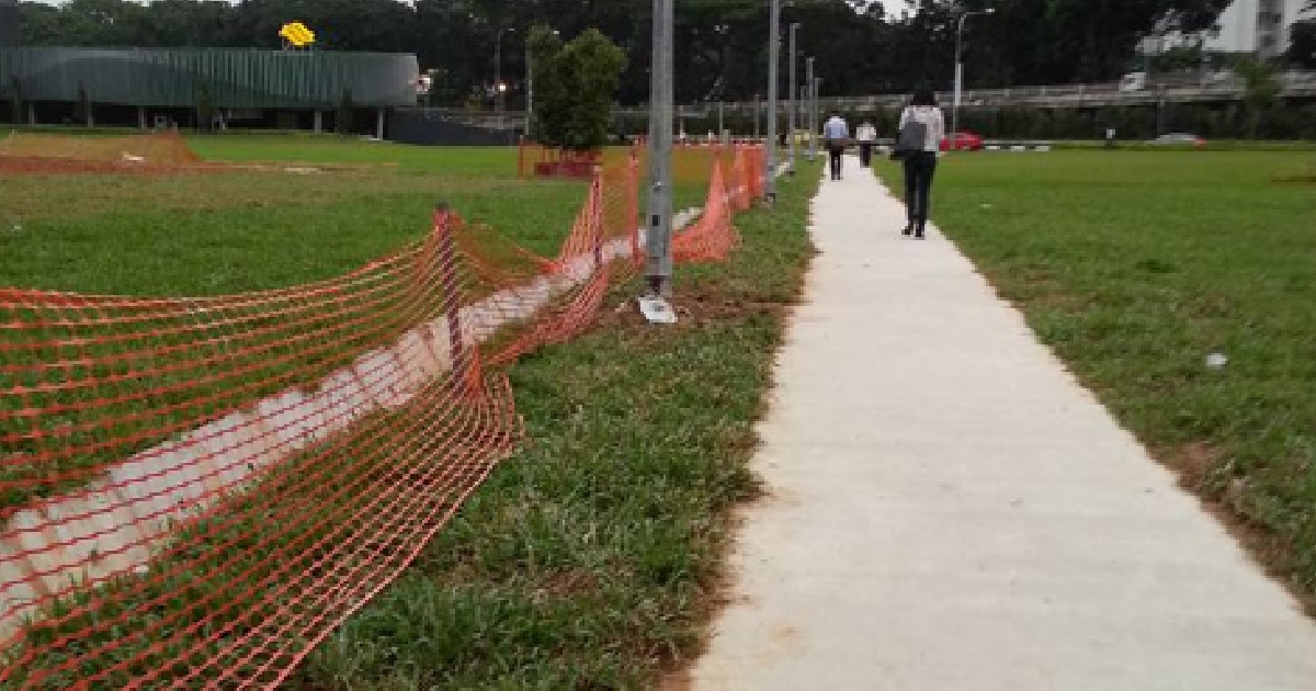 AUNTIE REFUSED TO GIVE WAY ON PAVEMENT & WALKED STRAIGHT INTO GUY, THEN SCOLD HIM