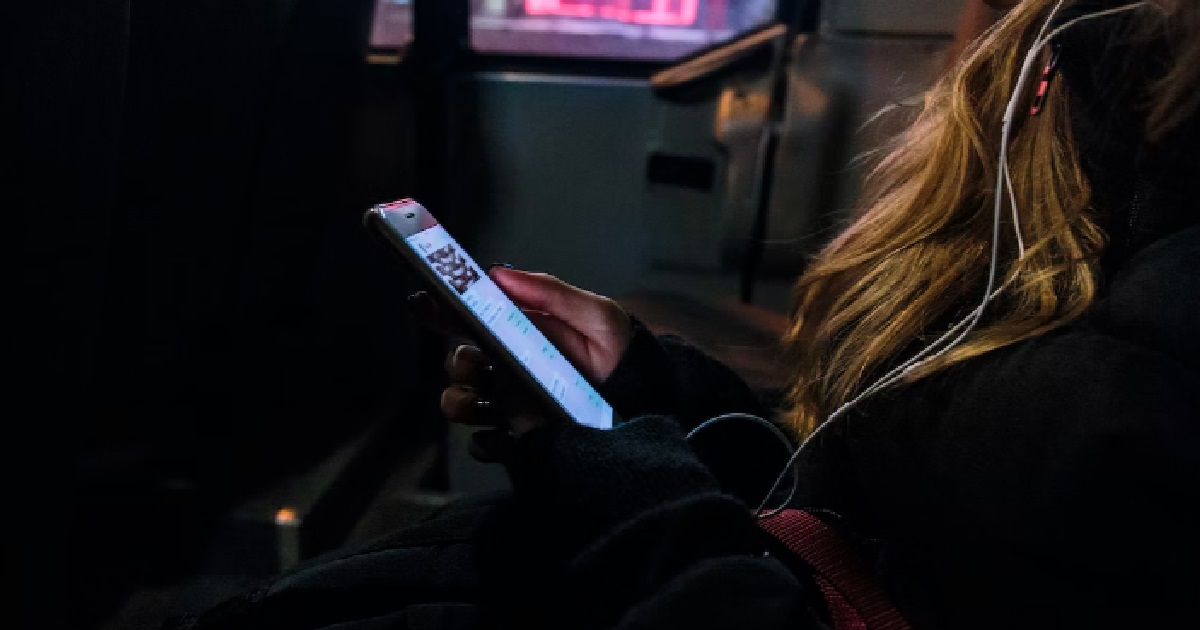 GIRL KEEPS GETTING CALLS FROM STRANGER SHE MET IN GAME TO PAYNOW HIM $300 TO FEED HIS DAUGHTER
