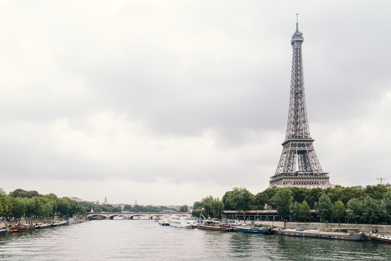 GIRL SAYS BF MUST BRING HER GO EUROPE AND PROPOSE IF NOT NO MARRIAGE