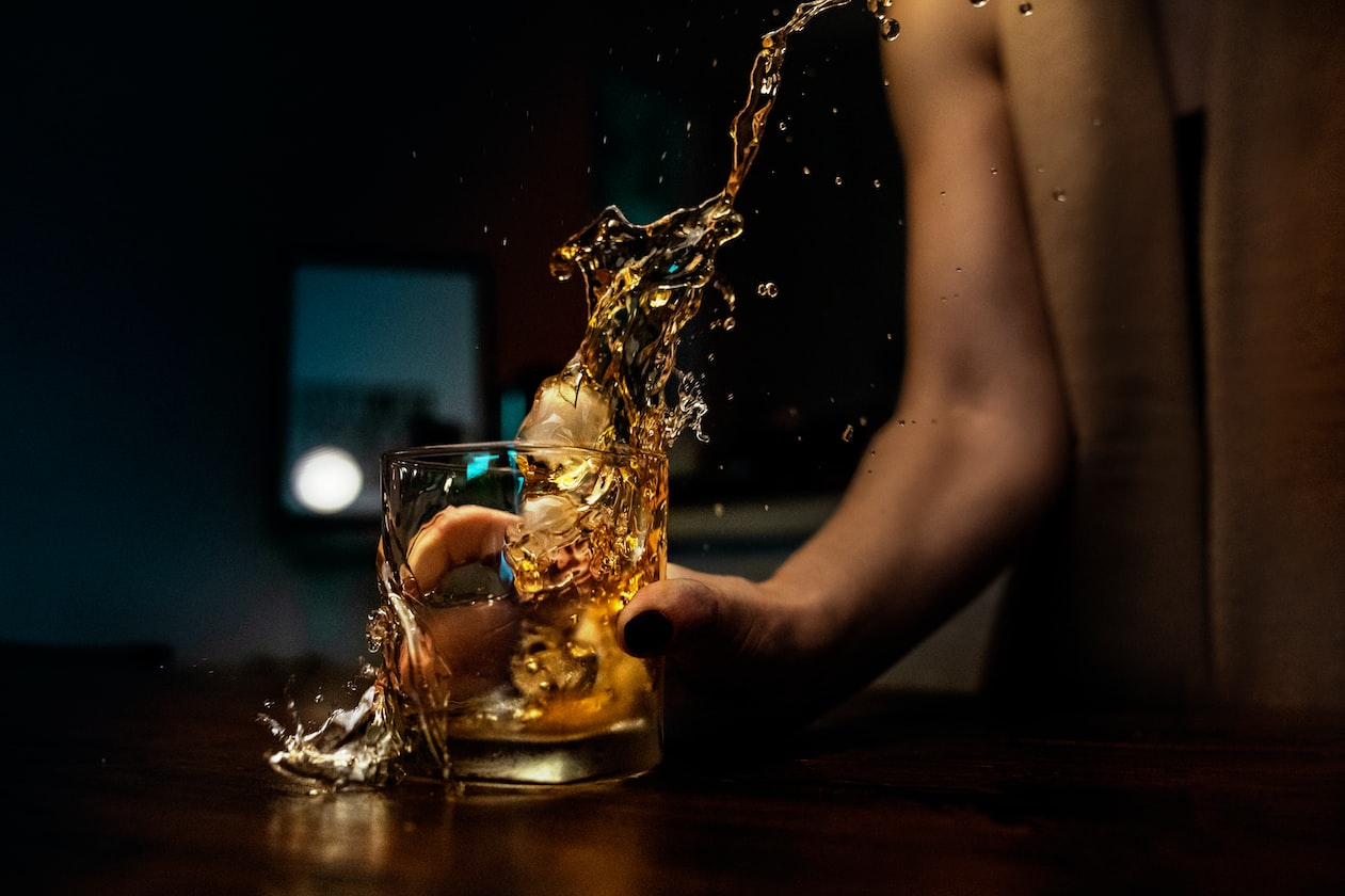 EX-ALCOHOLIC SAYS HAPPINESS FROM DRINKING IS TEMPORARY, SOBER FOR 5 YEARS