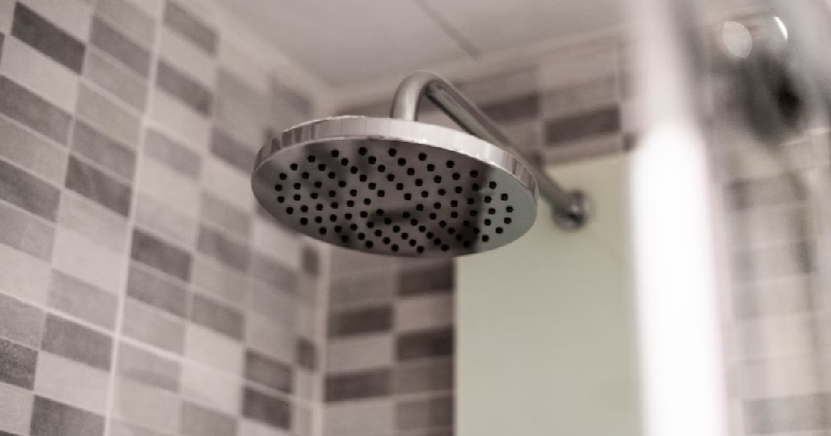 MAN “FINISHED” ON F-BUDDY BUT REFUSE TO LET HER USE HIS TOILET BECAUSE “IT’S ONLY A HOOKUP”