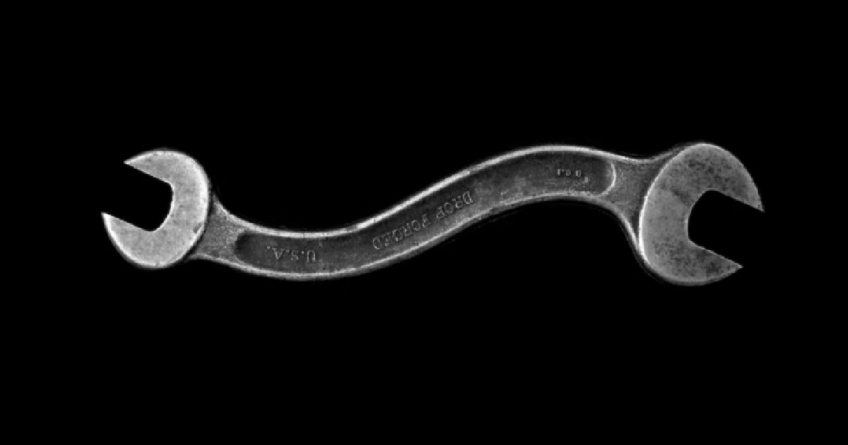 MAN PIAK TOO HARD AND BROKE HIS KKJ, NOW CAN’T “STAND” FULLY & AVOIDING WOMEN