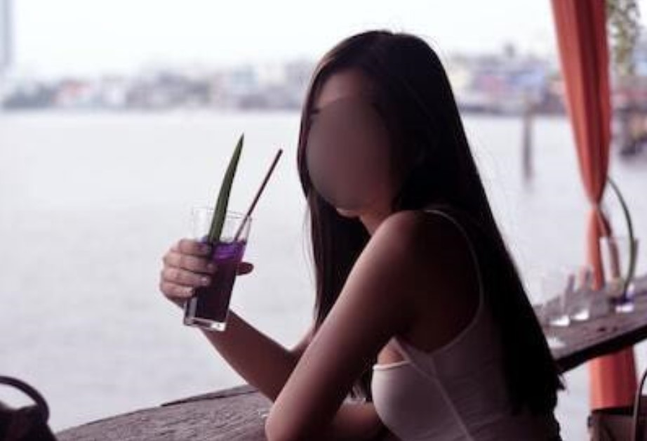 GIRL FEELS THRILLED WHEN SHE REJECT MEN, SAYS SHE’S LIMITED EDITION & DON’T WANT “STRAY DOGS”