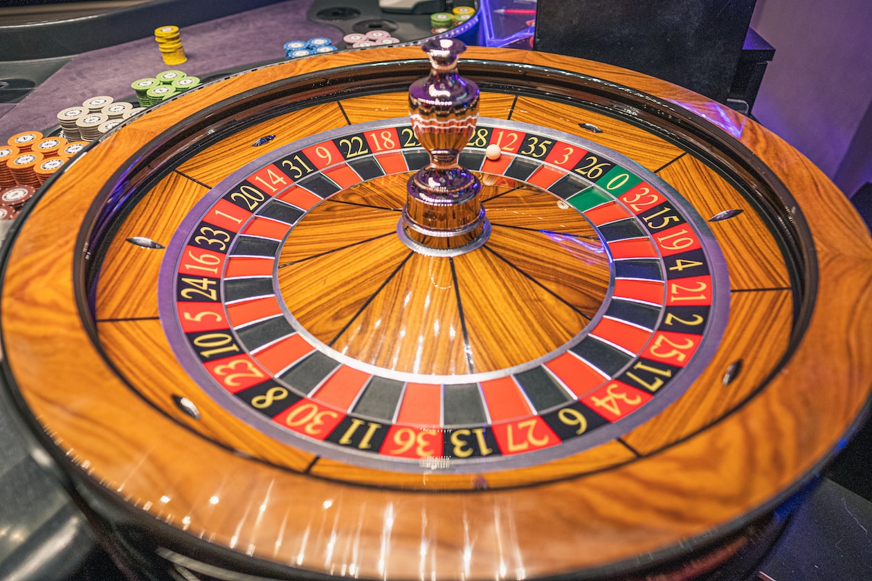 WOMAN GAMBLE UNTIL SIAO, END UP SELL CAR SELL CONDO & ALMOST SOLD HER BODY