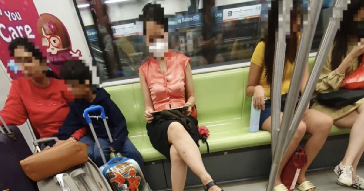 AUNTIE NOT HAPPY WITH TOURIST FAMILY’S LUGGAGE TAKING UP SPACE IN MRT, SHOUTS AT THEM