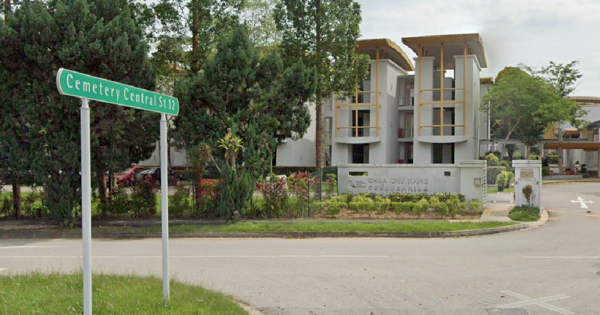 S’PORE MAN PAYING RESPECTS TO LATE MUM HALFWAY, OFFERINGS GOT CLEARED AWAY @ CCK COLUMBARIUM