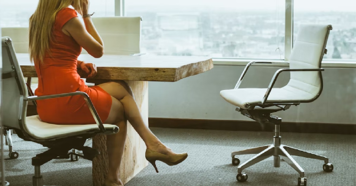WOMAN’S BOSS INSISTS SHE WEARS A DRESS, WHILE THE MEN GET TO WEAR T-SHIRT & JEANS