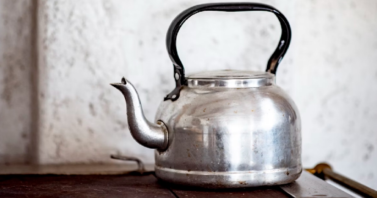 S’PORE WOMAN BURNED DAUGHTER WITH KETTLE OF BOILING WATER, JAILED 3 WEEKS