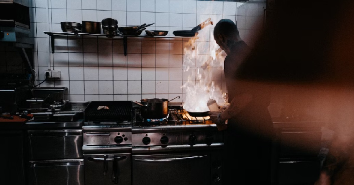 CUSTOMER ORDERED 7 DISHES & CANCELLED 9 MINS LATER, SAYS “TOOK TOO LONG TO ARRIVE”