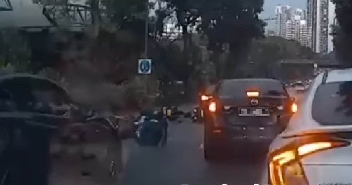 MAZDA DRIVER SWITCHED LANES WITHOUT CHECKING, TOOK OUT 4 MOTORCYCLISTS @ CTE
