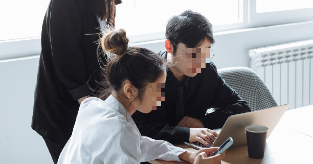 WOMAN JEALOUS OF NEW CHIOBU AT OFFICE, ALL THE GUYS ASK HER OUT, BUT WHEN SHE JOIN NO ONE CARE