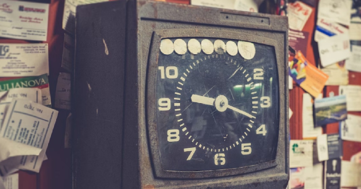 WORKER’S SHIFT STARTS AT 10AM BUT BOSS MAKING HIM COME AT 9.15AM WITHOUT PAY