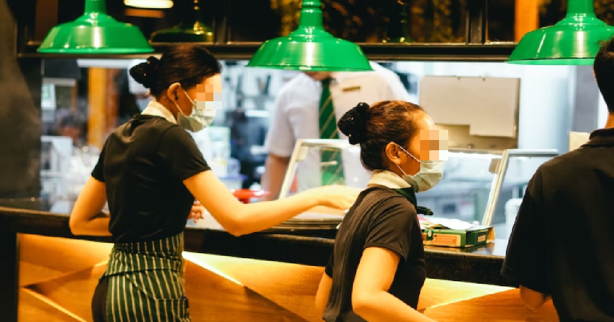 GUY ASK CHIOBU WAITRESS FOR NUMBER, MESSAGED HER BUT SHE DON’T WANT REPLY