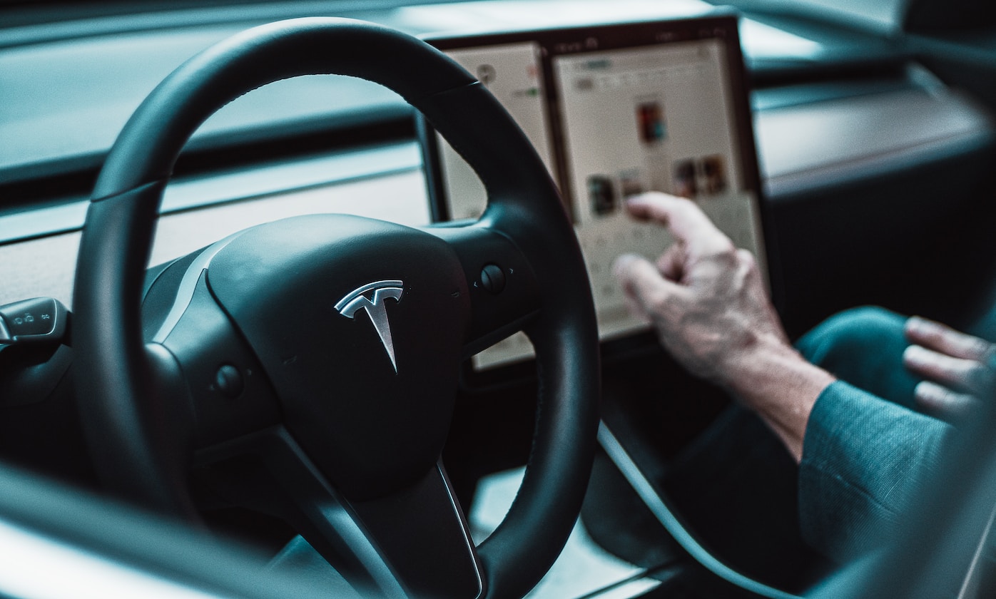 MAN LISTEN TO FRIEND AND INVEST IN TESLA STOCKS, LOSING HALF OF HIS SAVINGS