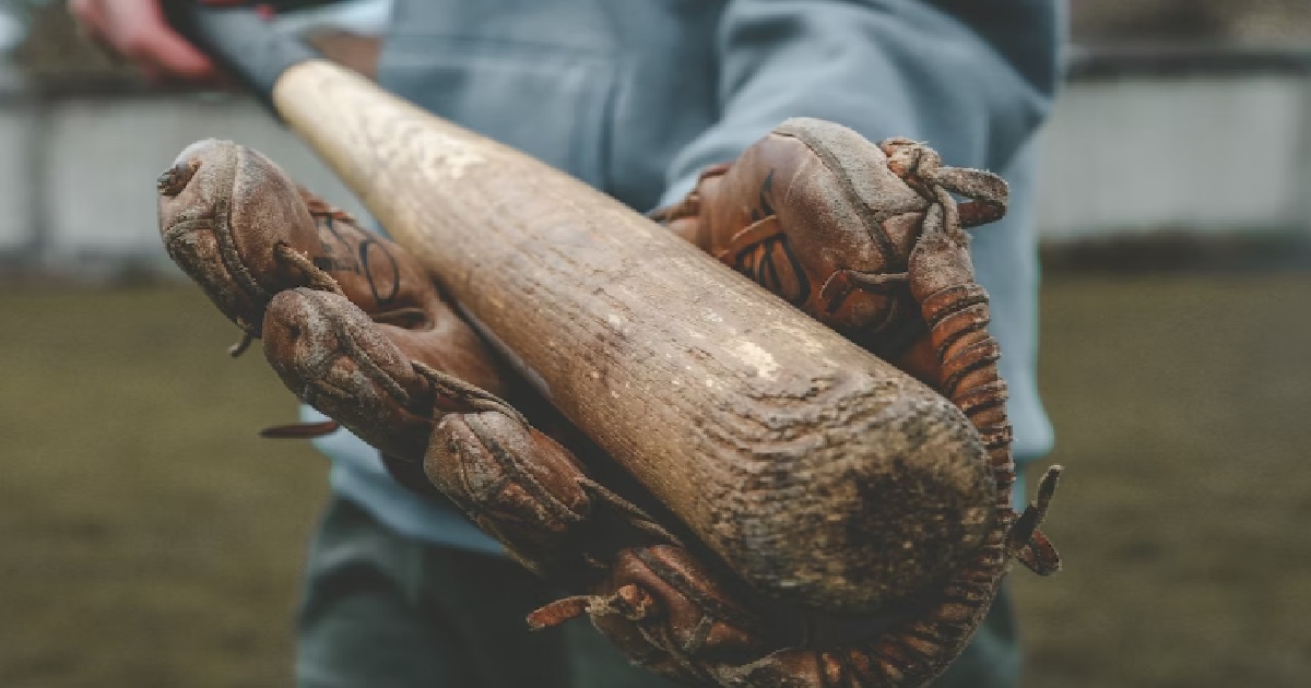 HUSBAND’S KKJ HARD LIKE BASEBALL BAT & CURVES UPWARDS, WIFE PAIN WHEN THEY PIAK