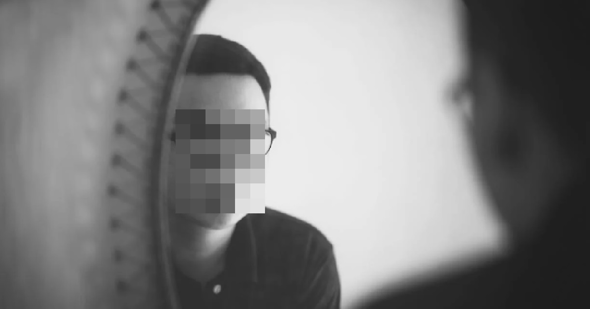 GUY PCC TO HIS OWN PHOTOS, NOT KEEN ON ANYONE AS NO ONE IS AS ATTRACTIVE AS HIMSELF