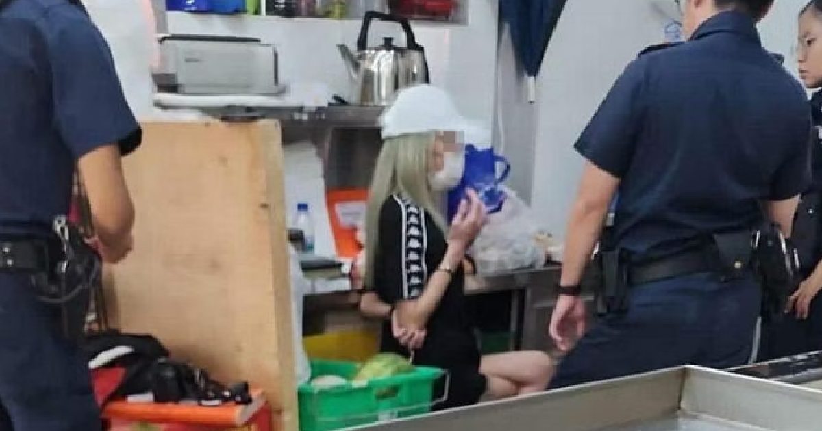 WOMAN KENA CHASE BY SUPERMARKET STAFF & ARRESTED AFTER STEALING FROM 2 SUPERMARKETS