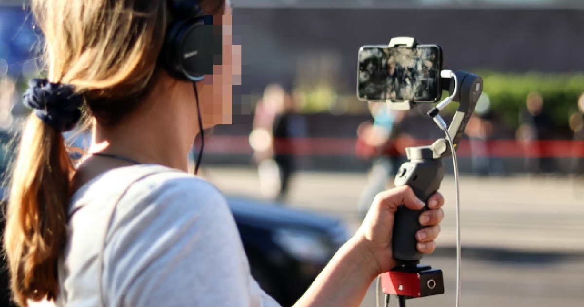 LIVESTREAMER SAYS SG GUYS LIKE TO SIMP FOR HER, NO MONEY BUT STILL SUB TO HER UNTIL BANK DRY