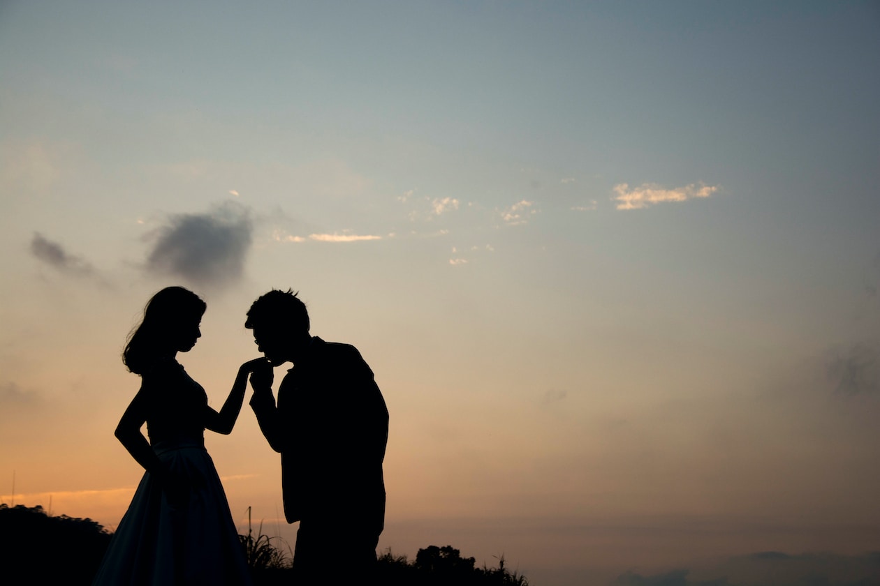 WOMAN DWELLS IN THE PAST “IF ONLY I CONFESS TO THE GUY I LIKE”